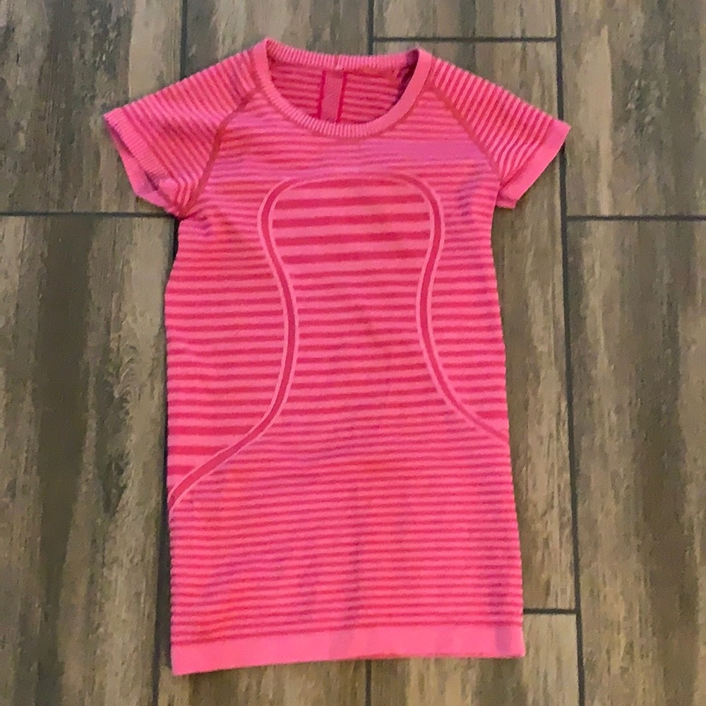 Lululemon swiftly tech short sleeve crew size 4